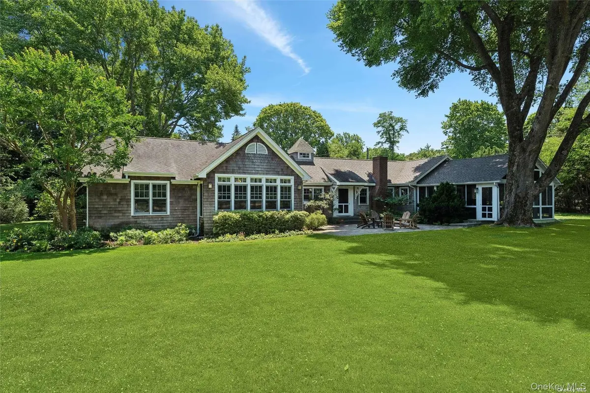 695 Main ST, Westhampton Beach, NY 11978