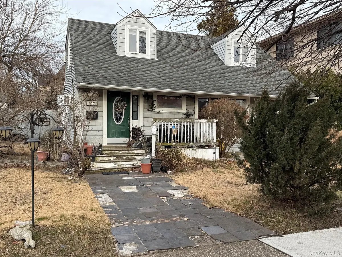 812 Ibsen ST, Woodmere, NY 11598