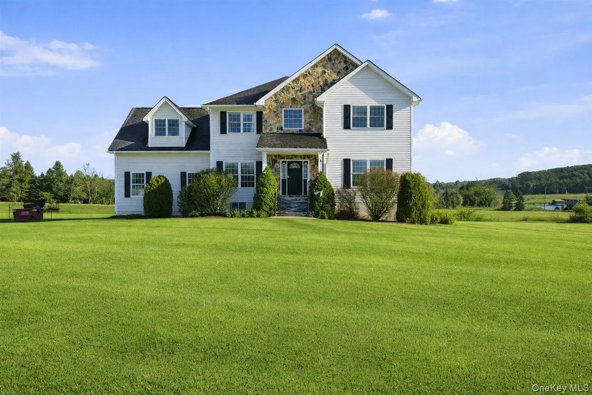 4 Picnic Woods RD, Clintondale, NY 12515