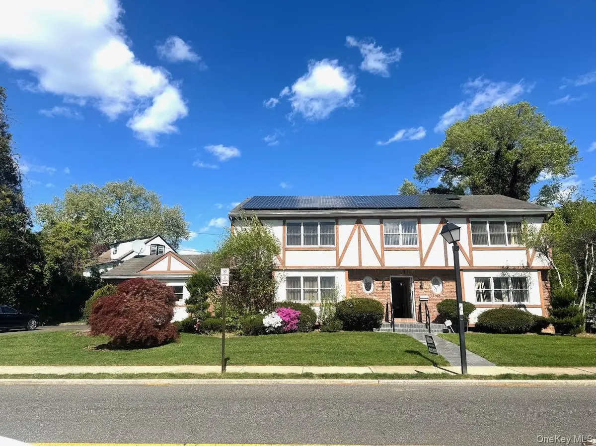 28 Polo RD, Great Neck, NY 11023
