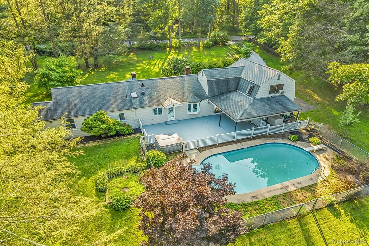 8 West LN, South Salem, NY 10590
