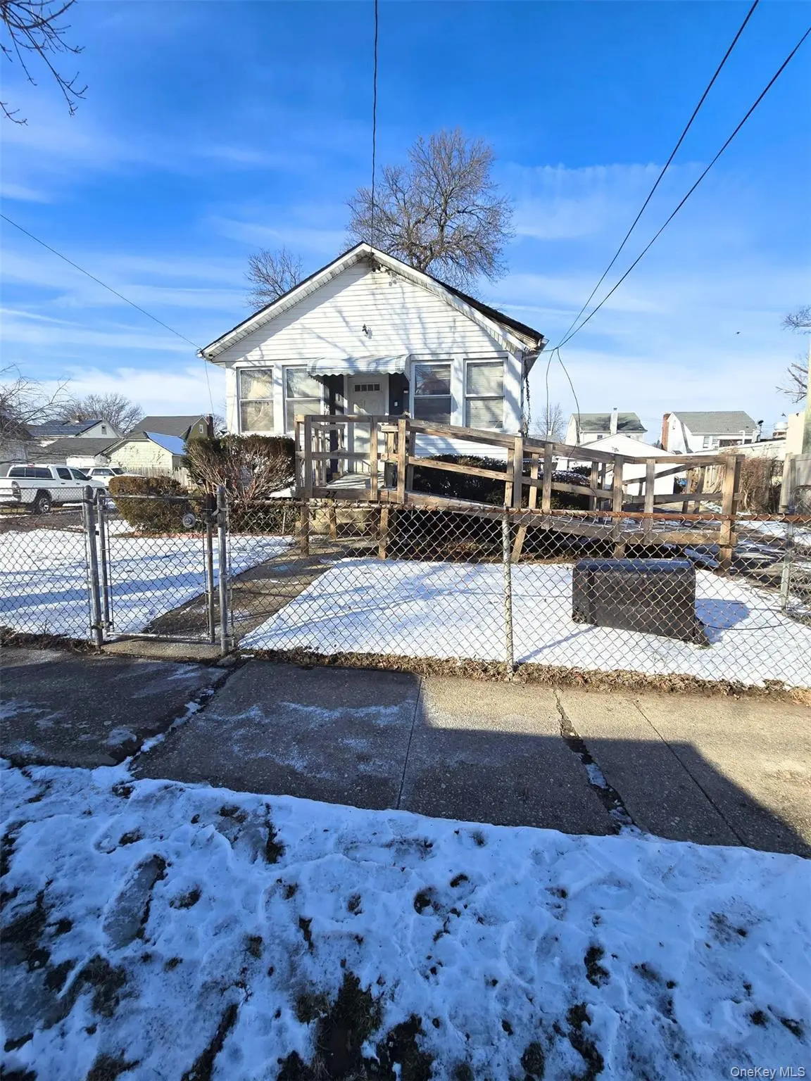 27 Midwood ST, Hempstead, NY 11550