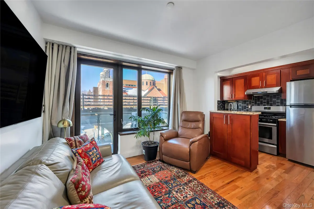 30-63 31st ST #301, Astoria, NY 11102
