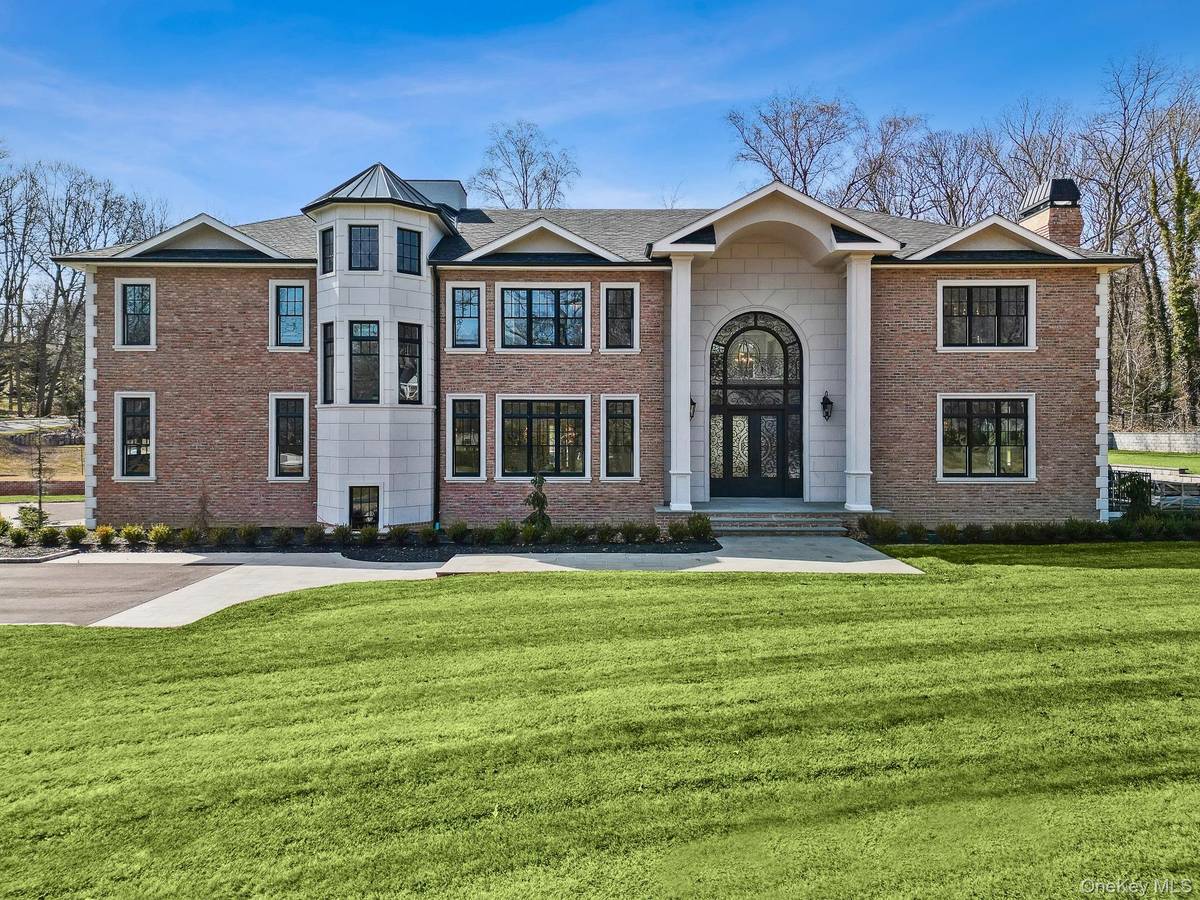 24 Landview DR, Dix Hills, NY 11746