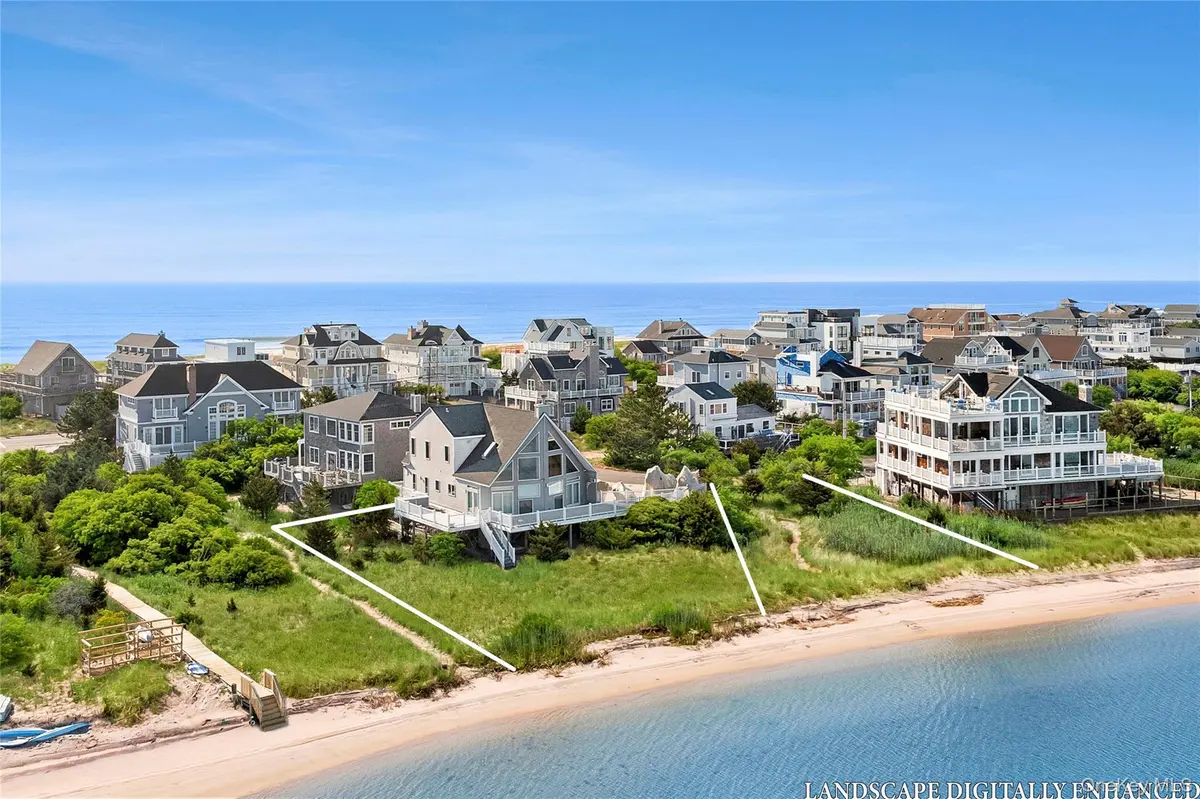 8 Dune LN, Westhampton Dunes, NY 11978