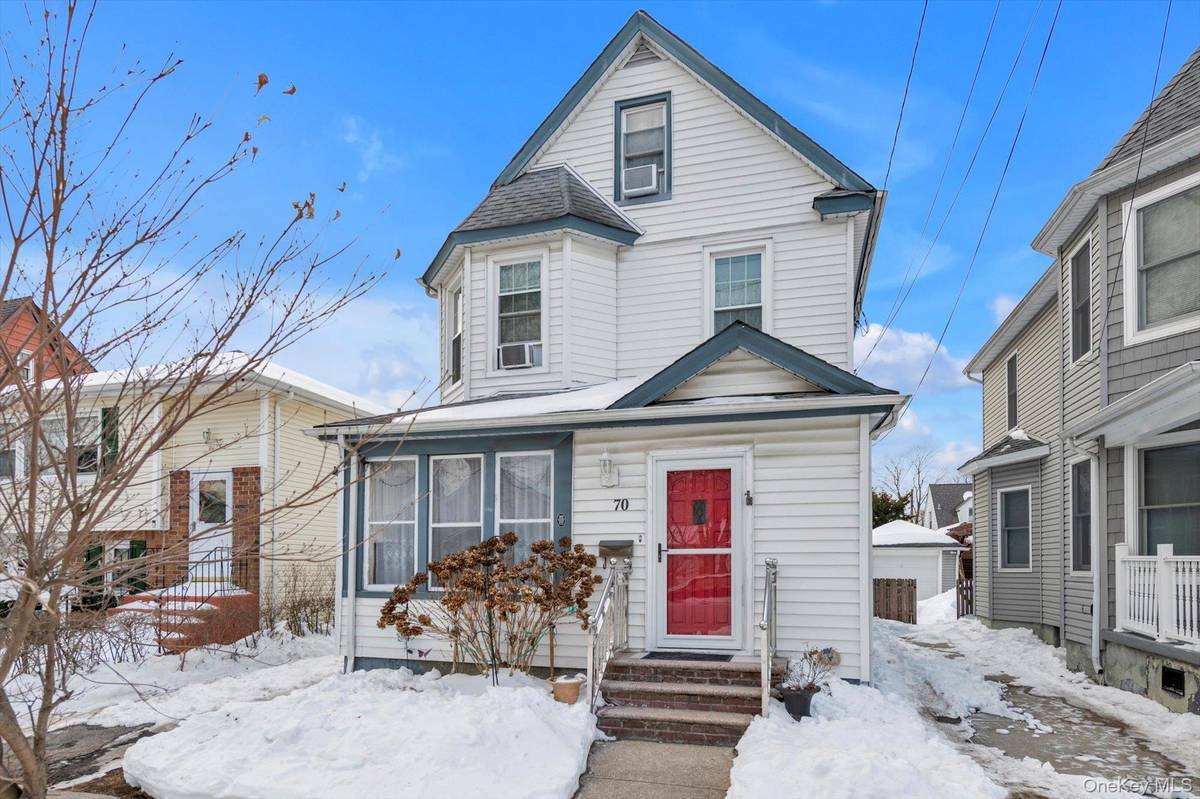 70 Hinsdale AVE, Floral Park, NY 11001