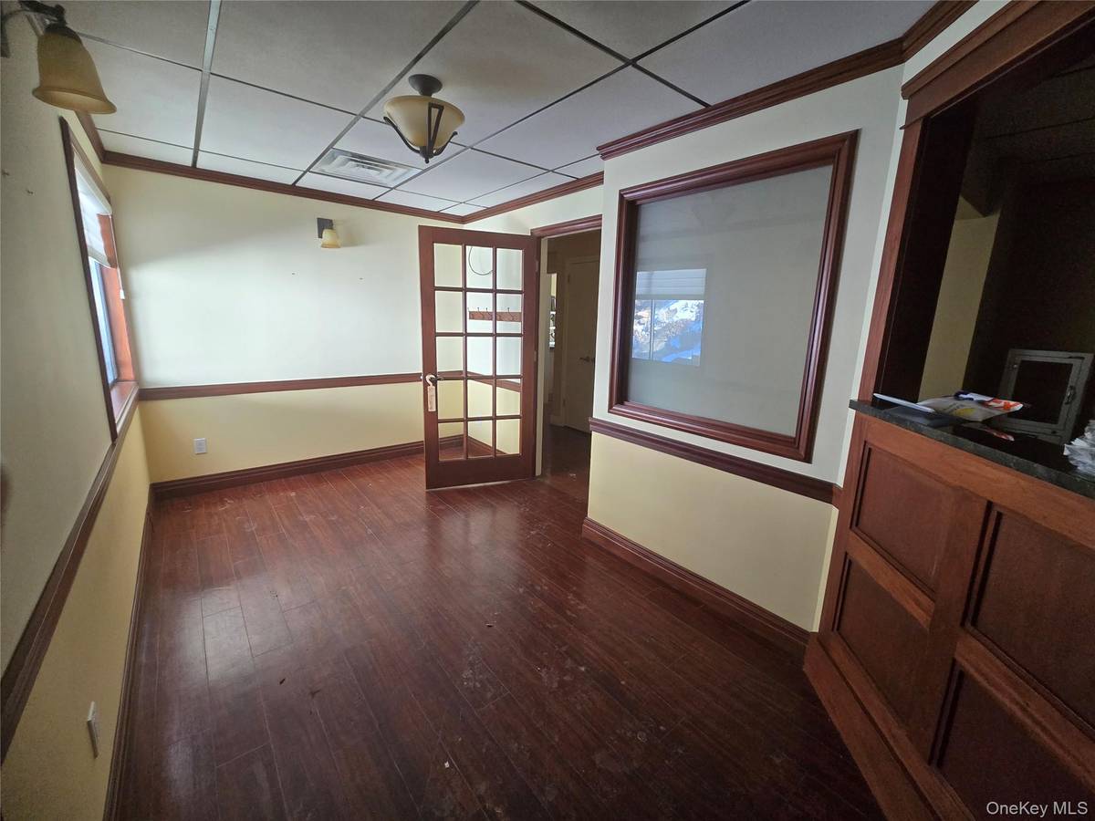2 Clark PL, Mahopac, NY 10541