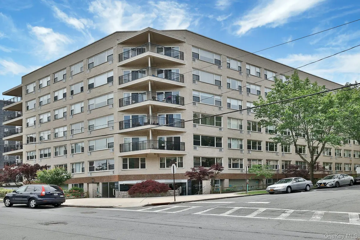 12 Old Mamaroneck RD #4L, White Plains, NY 10605