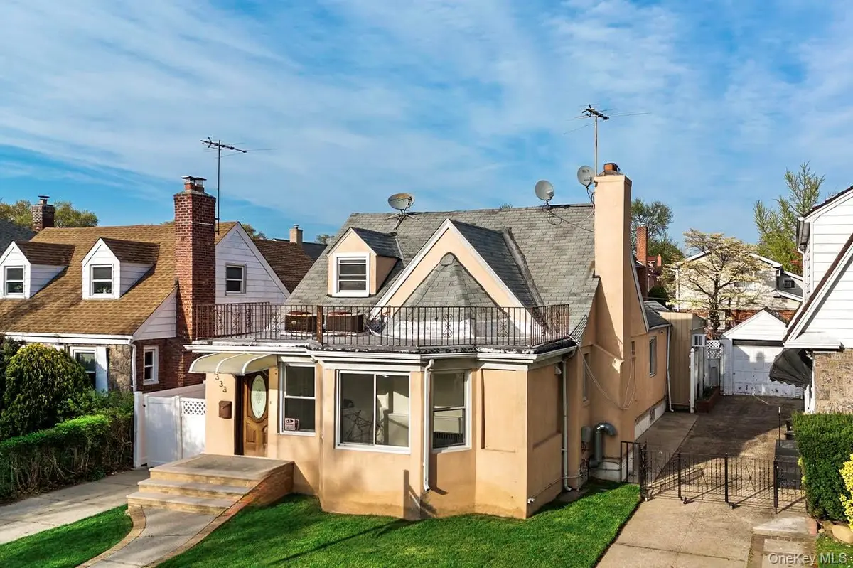73-33 188th ST, Fresh Meadows, NY 11366