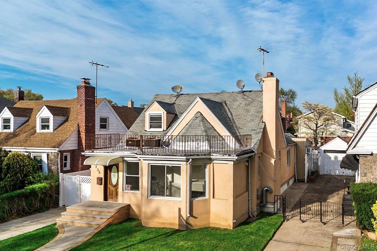 73-33 188th ST, Fresh Meadows, NY 11366