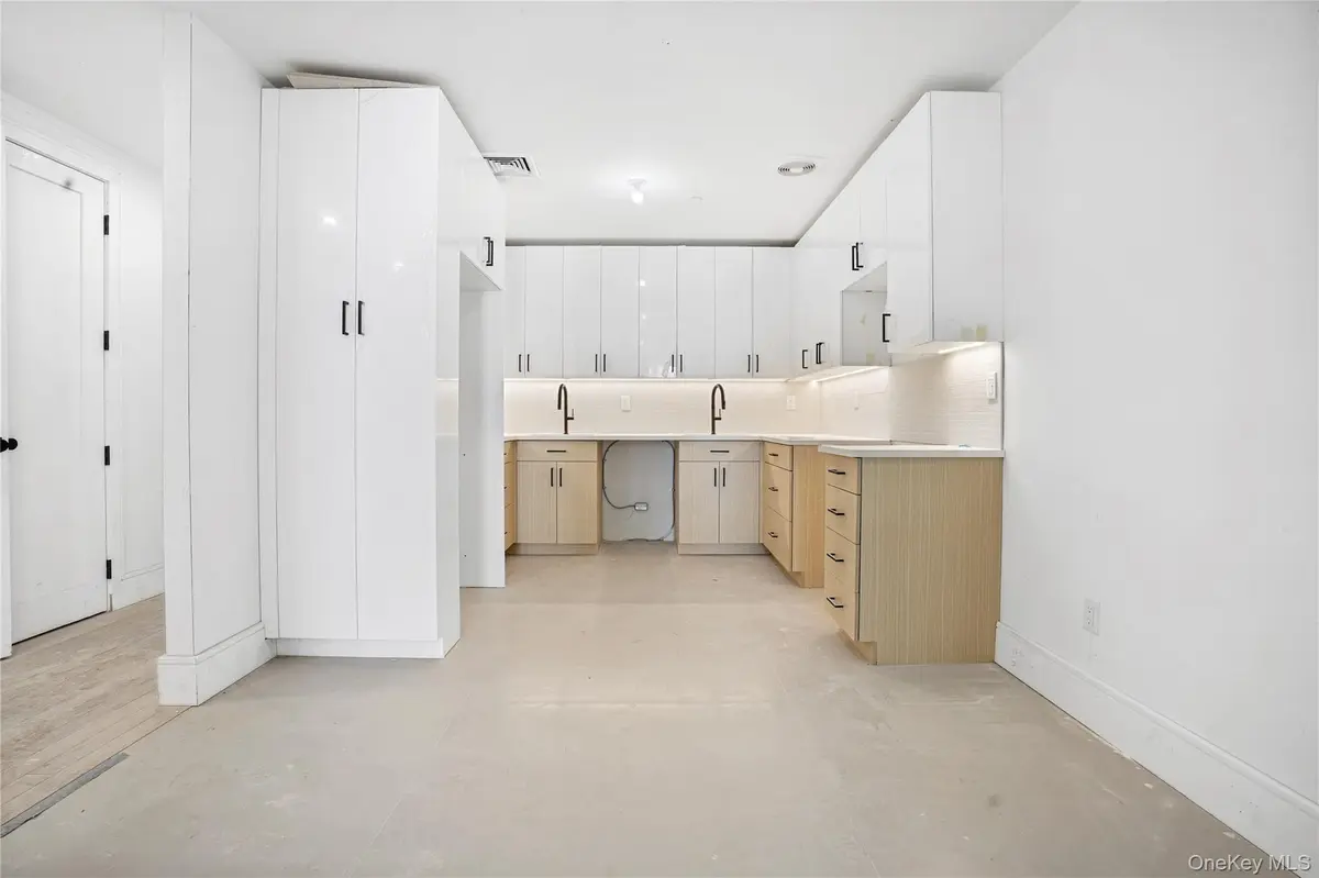 376 Vernon AVE #3A, Brooklyn, NY 11206