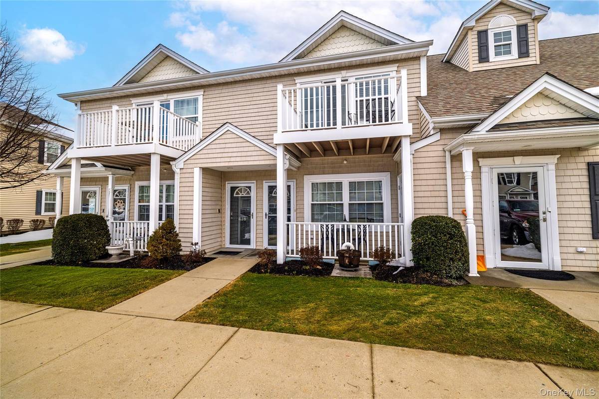 418 Willow LN, Valley Stream, NY 11580