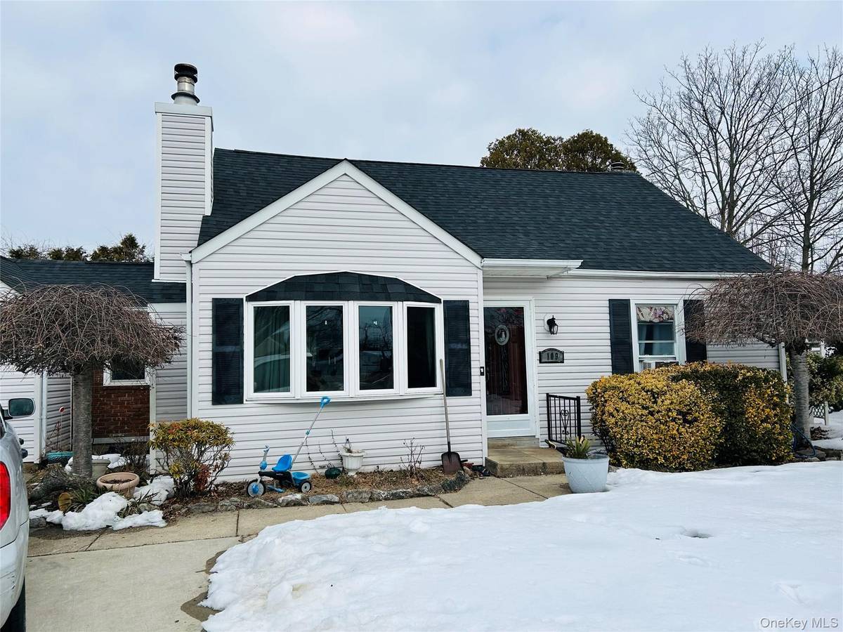 109 Vesper CT, Babylon, NY 11702