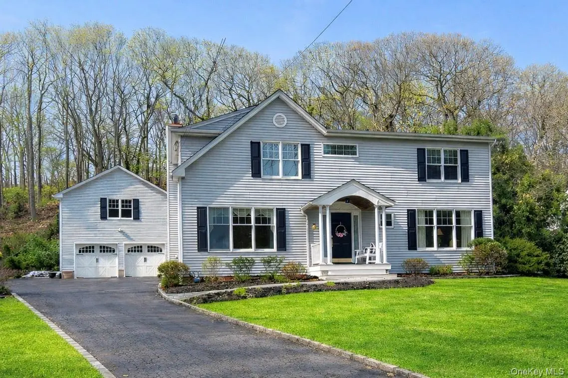 251 Vineyard RD, Huntington Bay, NY 11743