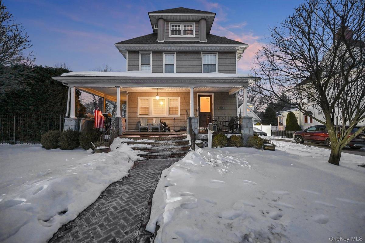 8405 112th ST, Richmond Hill, NY 11418