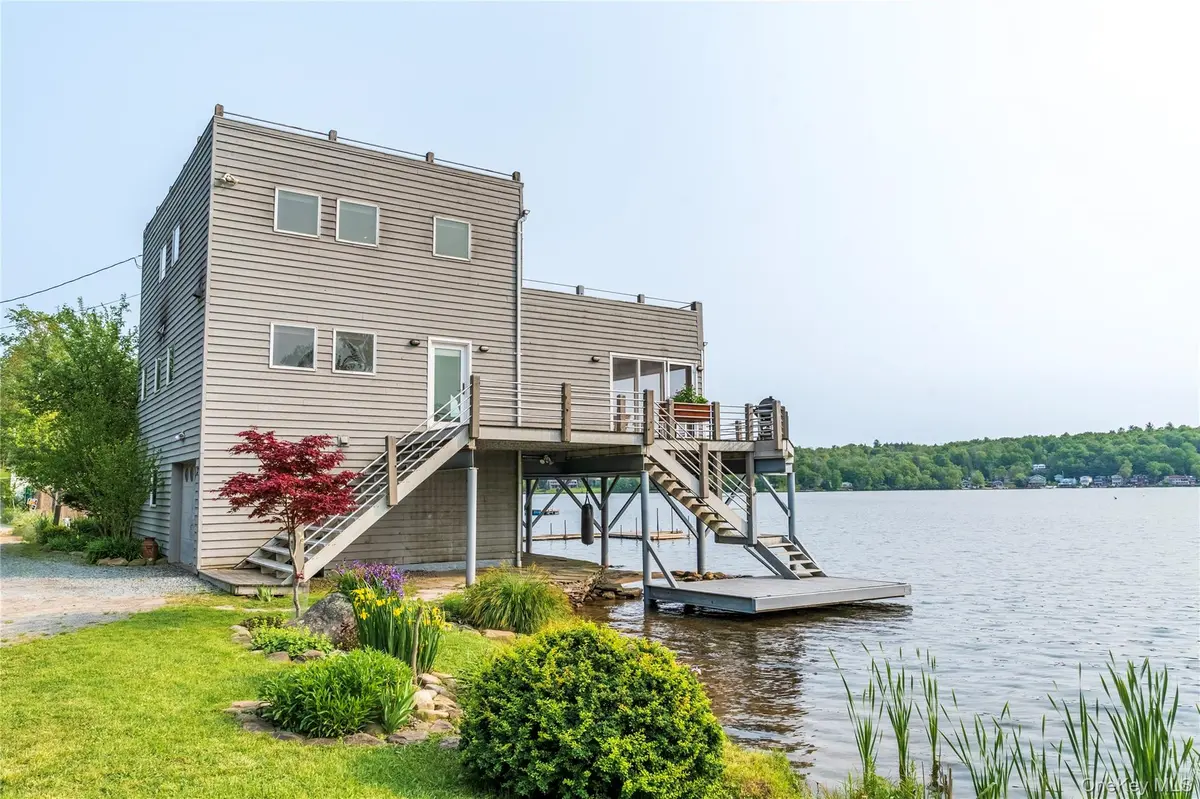 13 W Shore RD, Kauneonga Lake, NY 12783