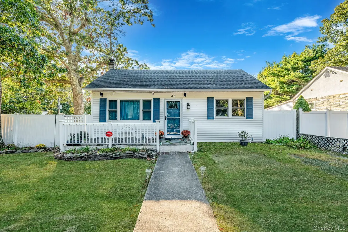 32 Pine Tree DR, Shirley, NY 11967