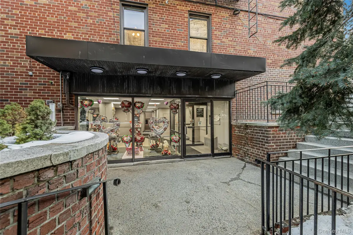 1725 Edison AVE #1F, Bronx, NY 10461