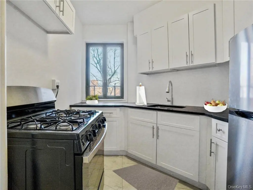1561 Metropolitan AVE #5A, Bronx, NY 10462