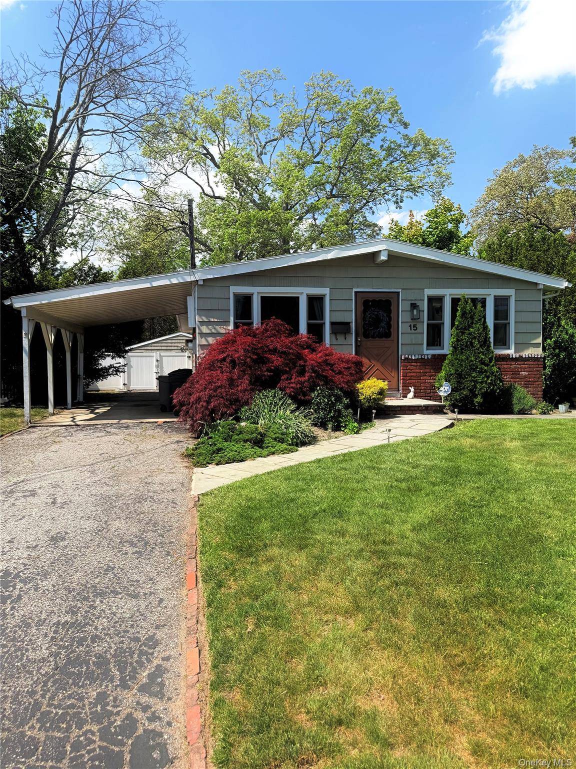 15 Maple ST, West Babylon, NY 11704