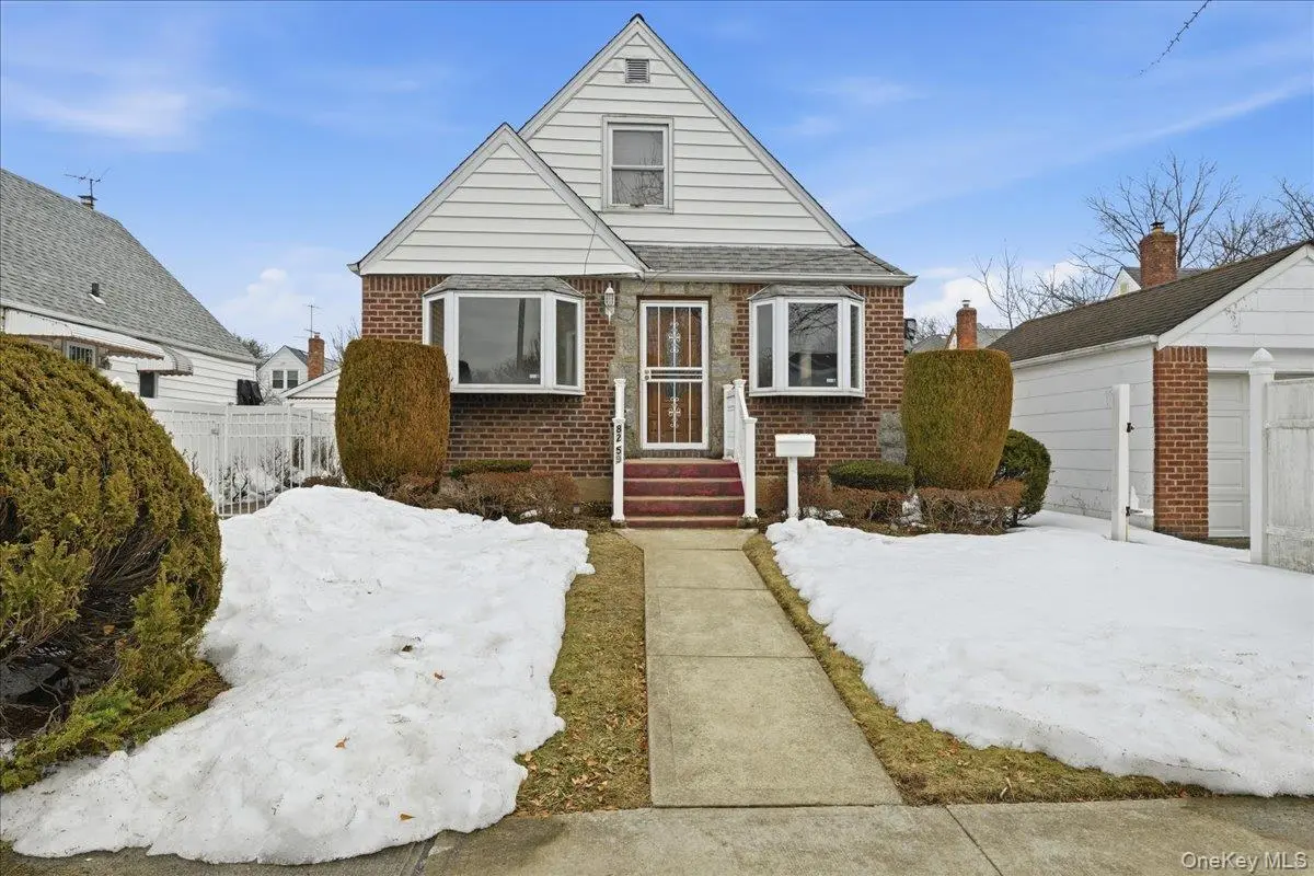 82-59 263rd ST, Floral Park, NY 11004