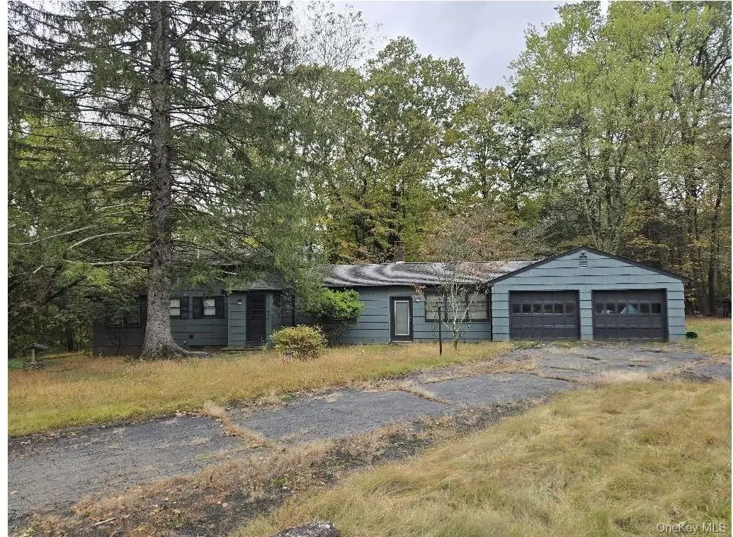 3 Edgebrook LN, Airmont, NY 10952