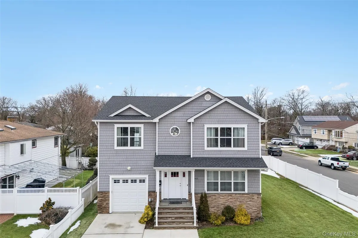 2162 Seamans Neck RD, Seaford, NY 11783
