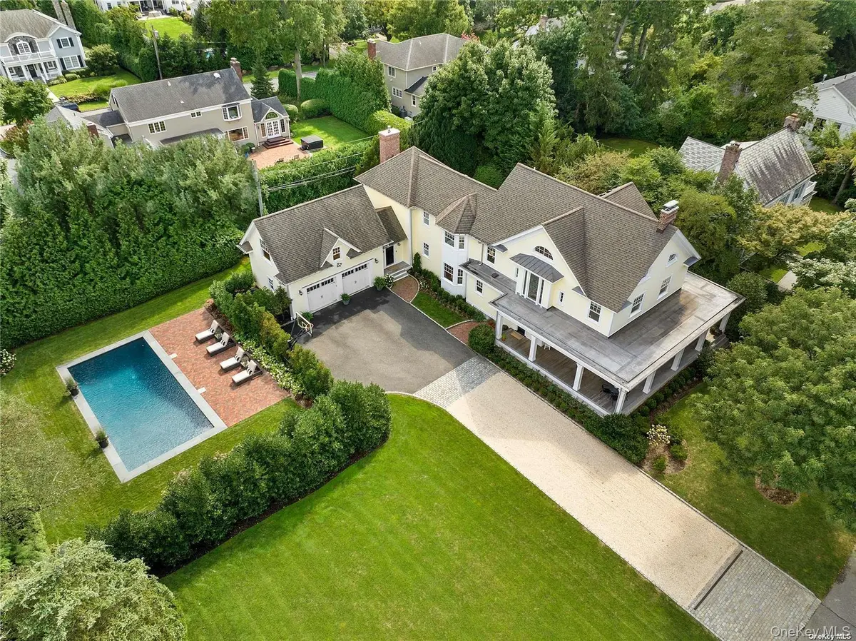 50 South DR, Manhasset, NY 11030