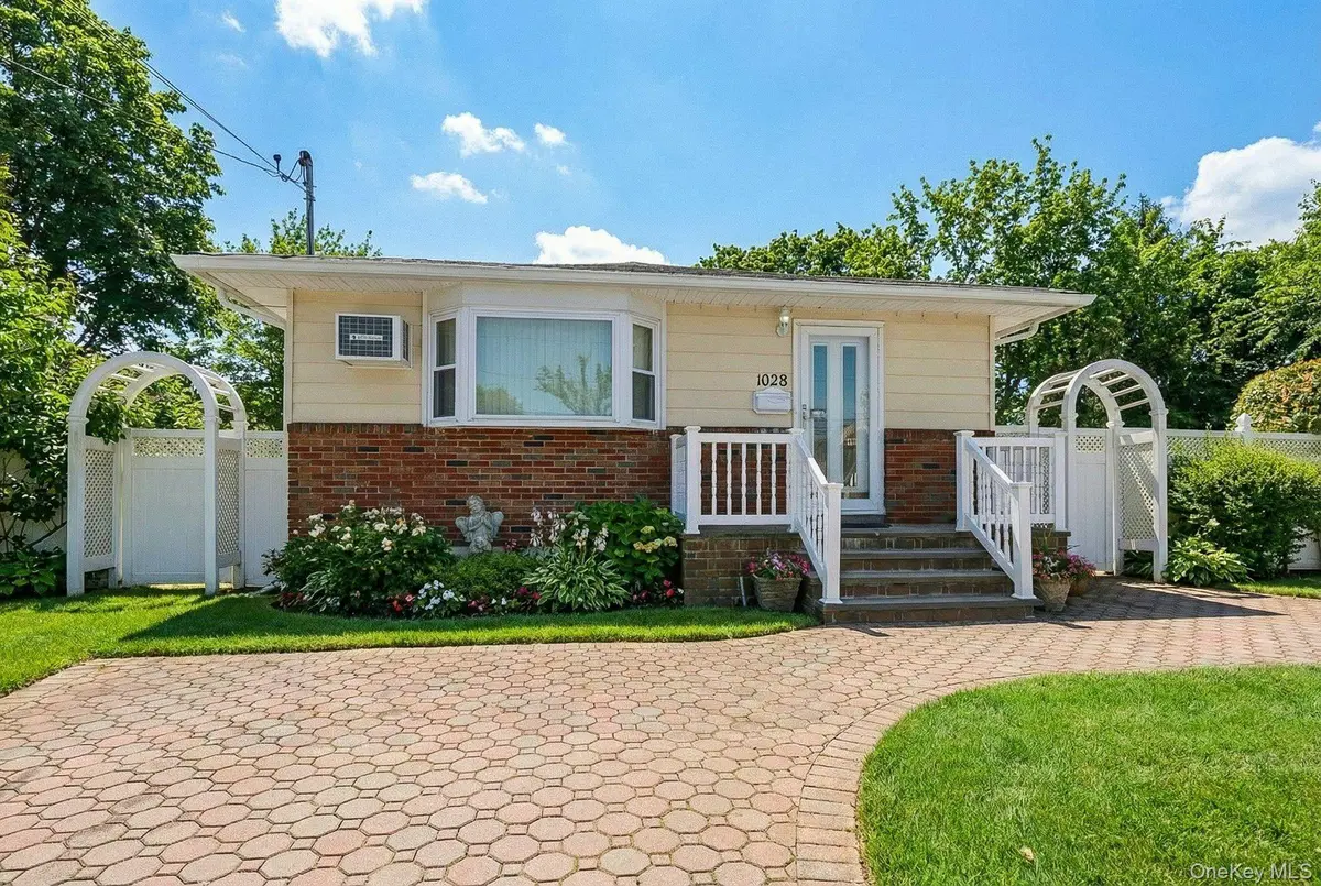 1028 Thomas AVE, Baldwin, NY 11510