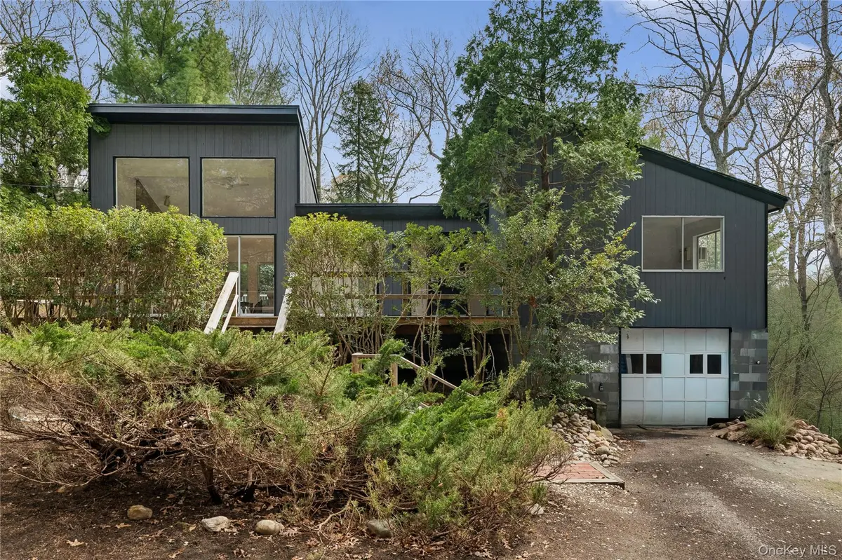 5 Cattalo CIR, East Hampton, NY 11937