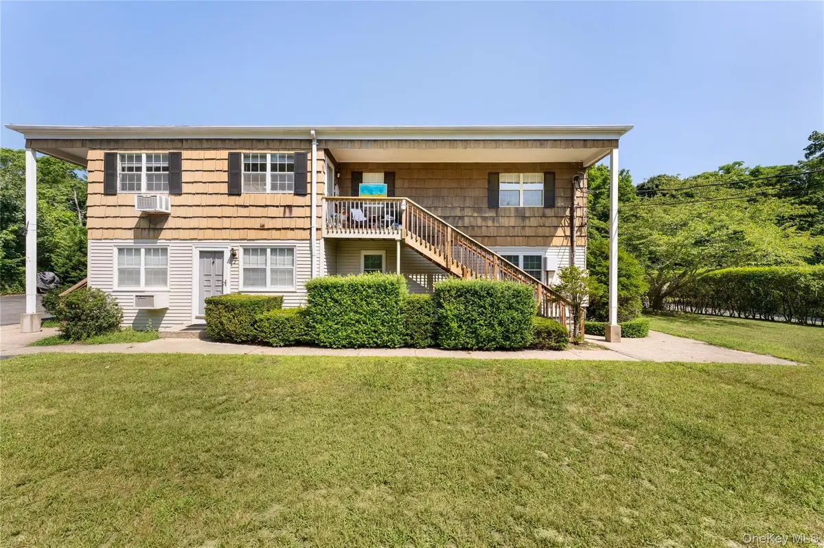 40 Canoe Place RD #5, Hampton Bays, NY 11946