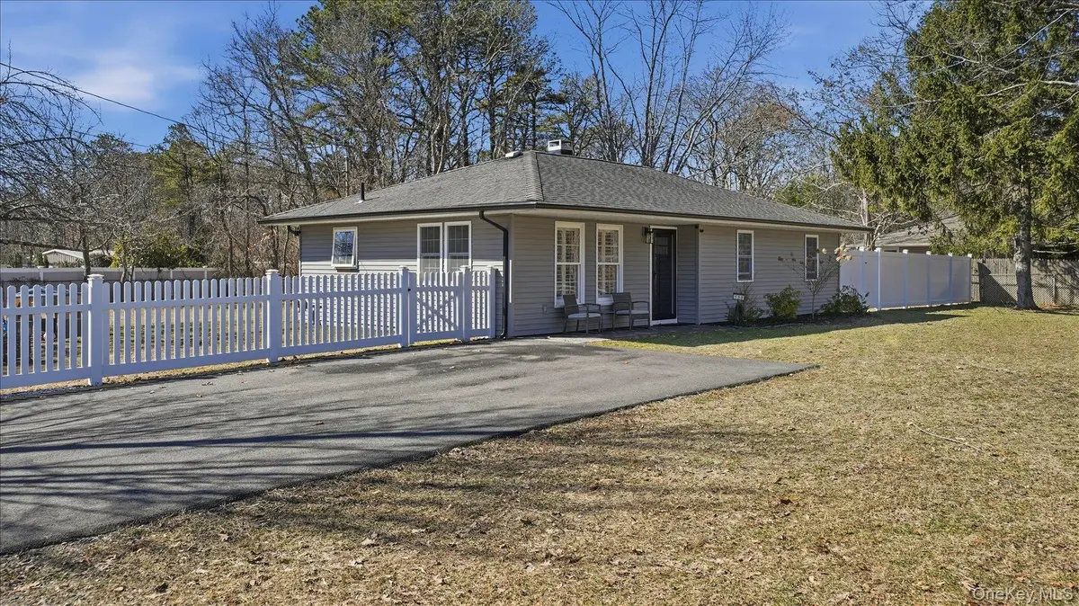 130 Beaver Dam RD, Brookhaven, NY 11719