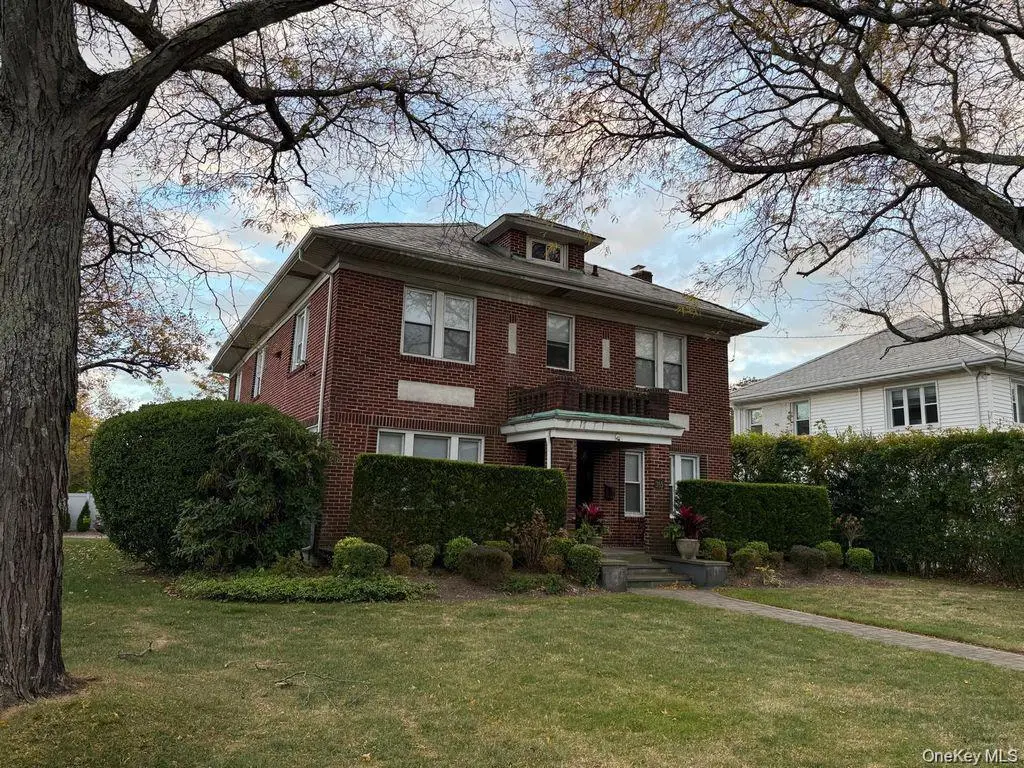 365 Broadway, Lawrence, NY 11559