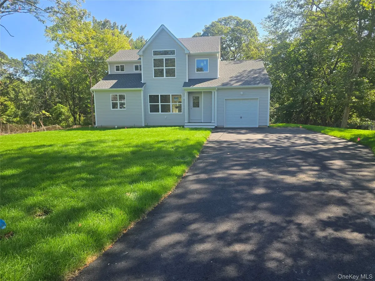 465 Mill RD, Coram, NY 11727