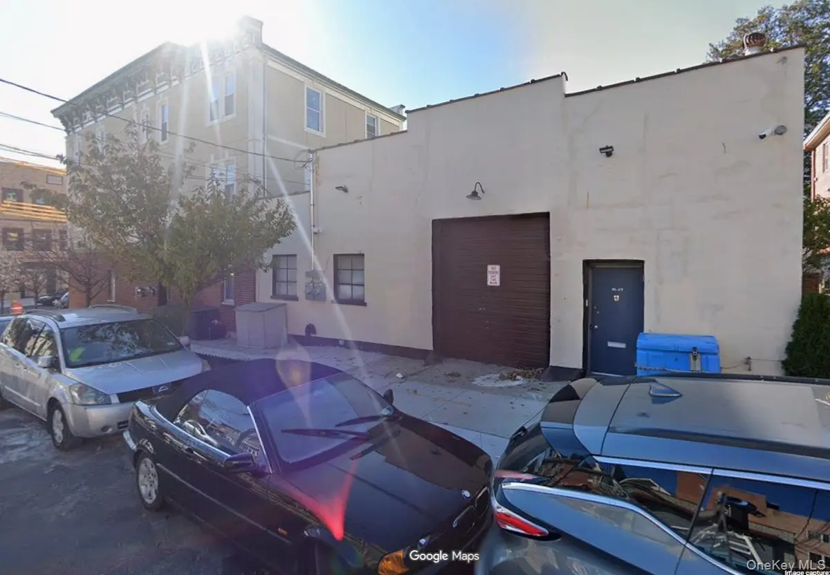 124-15 18th AVE, College Point, NY 11356