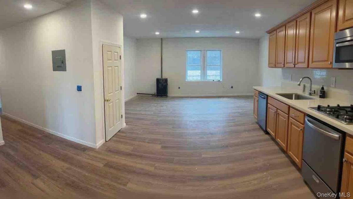 369 Warburton AVE #2B, Yonkers, NY 10701