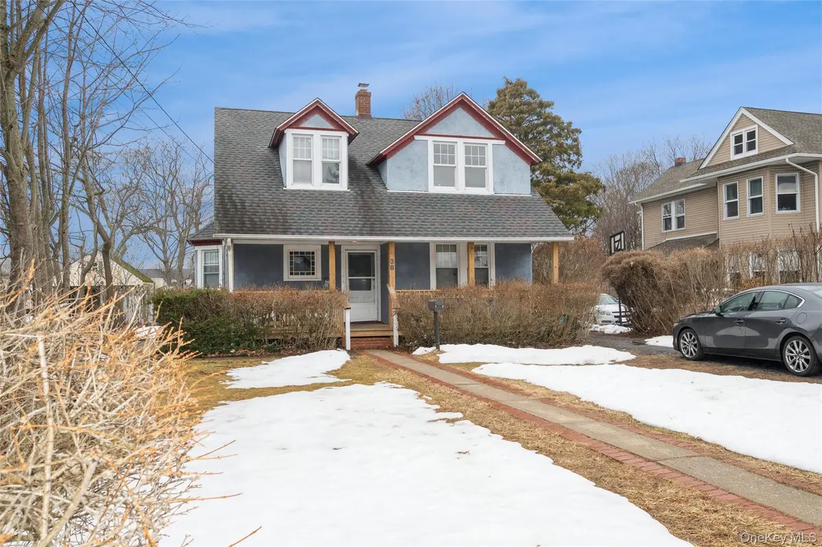 36 Tyler AVE, West Sayville, NY 11796
