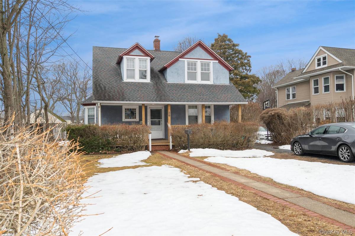 36 Tyler AVE, West Sayville, NY 11796