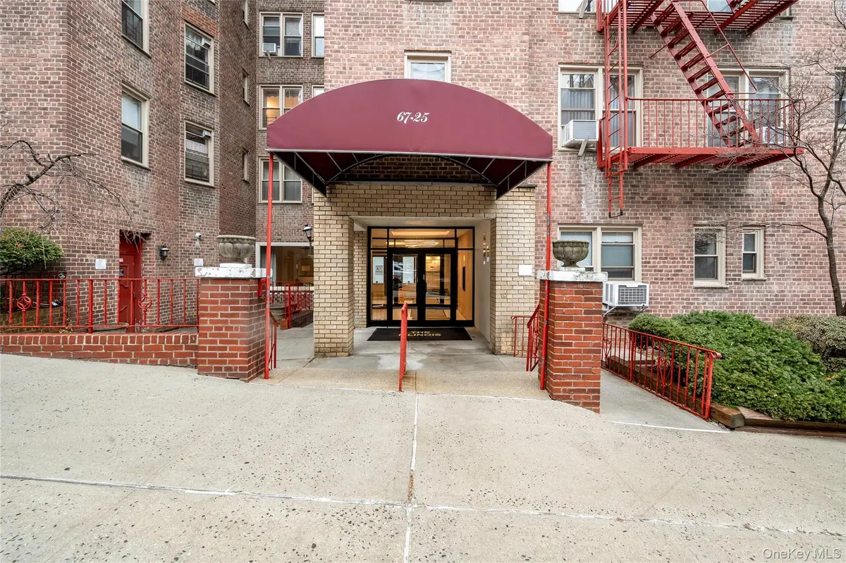 67-25 Clyde ST #3M, Forest Hills, NY 11375