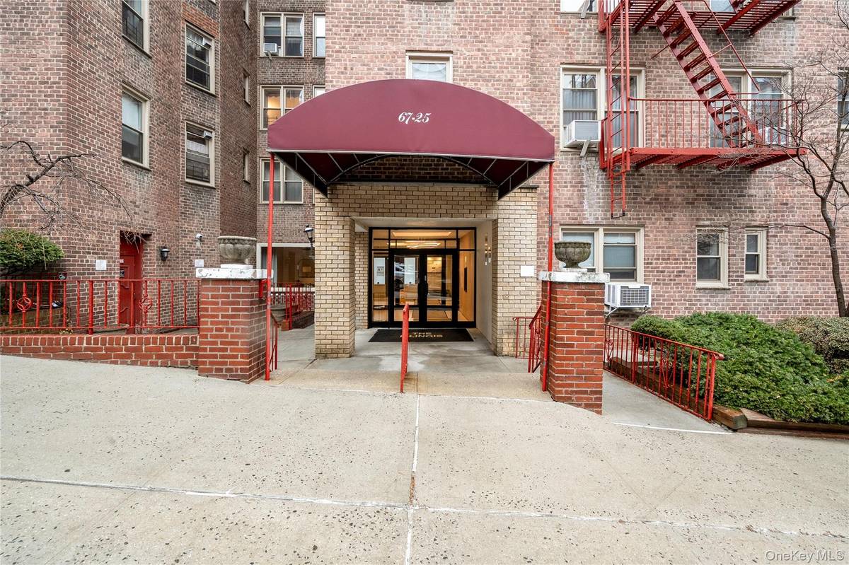 67-25 Clyde ST #3M, Forest Hills, NY 11375