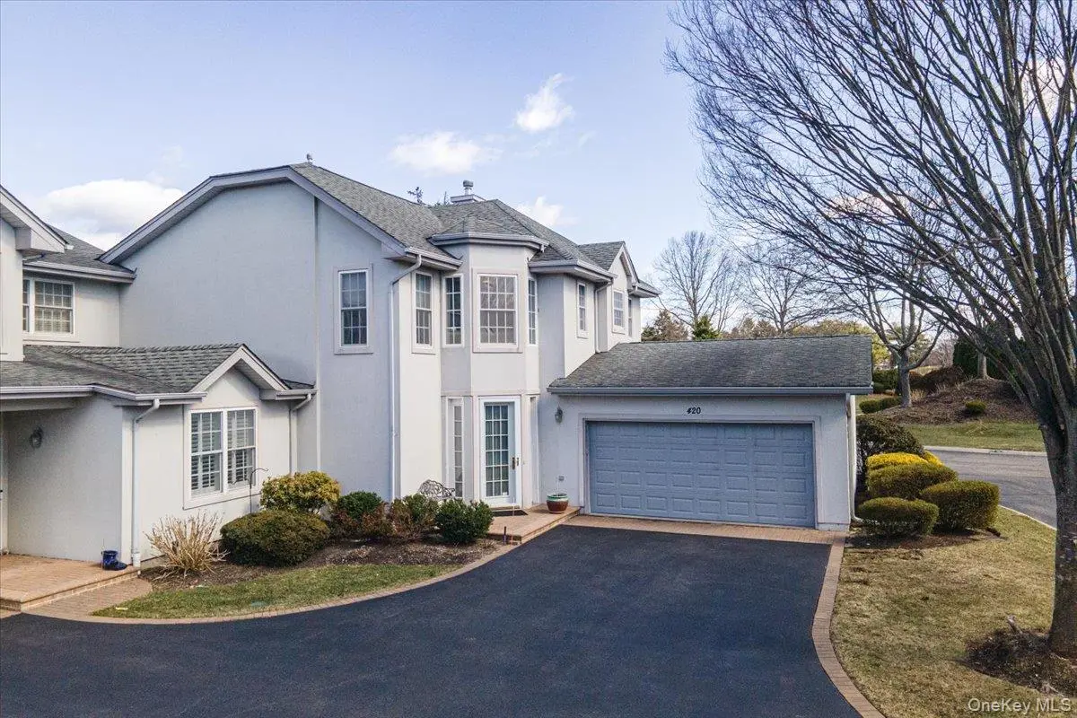 420 Florencia PL, Melville, NY 11747