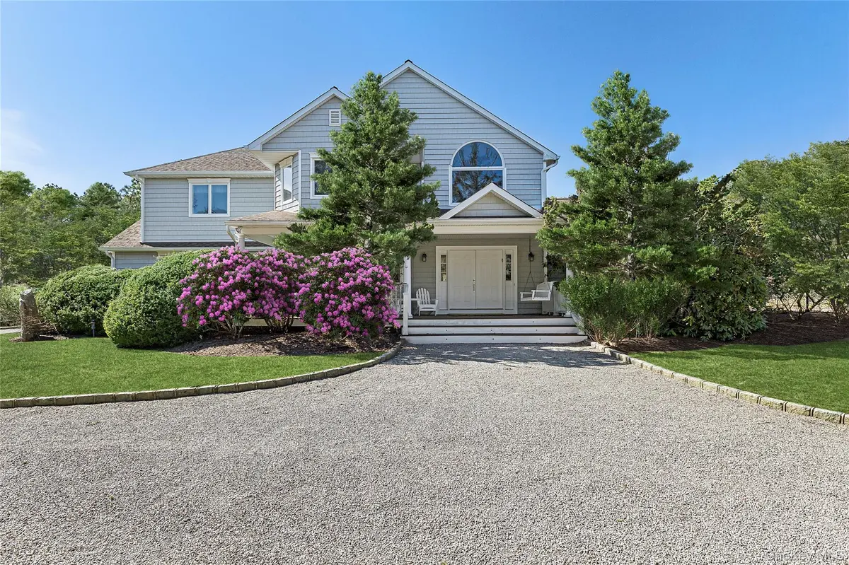 4 Polo Grounds LN, East Quogue, NY 11942