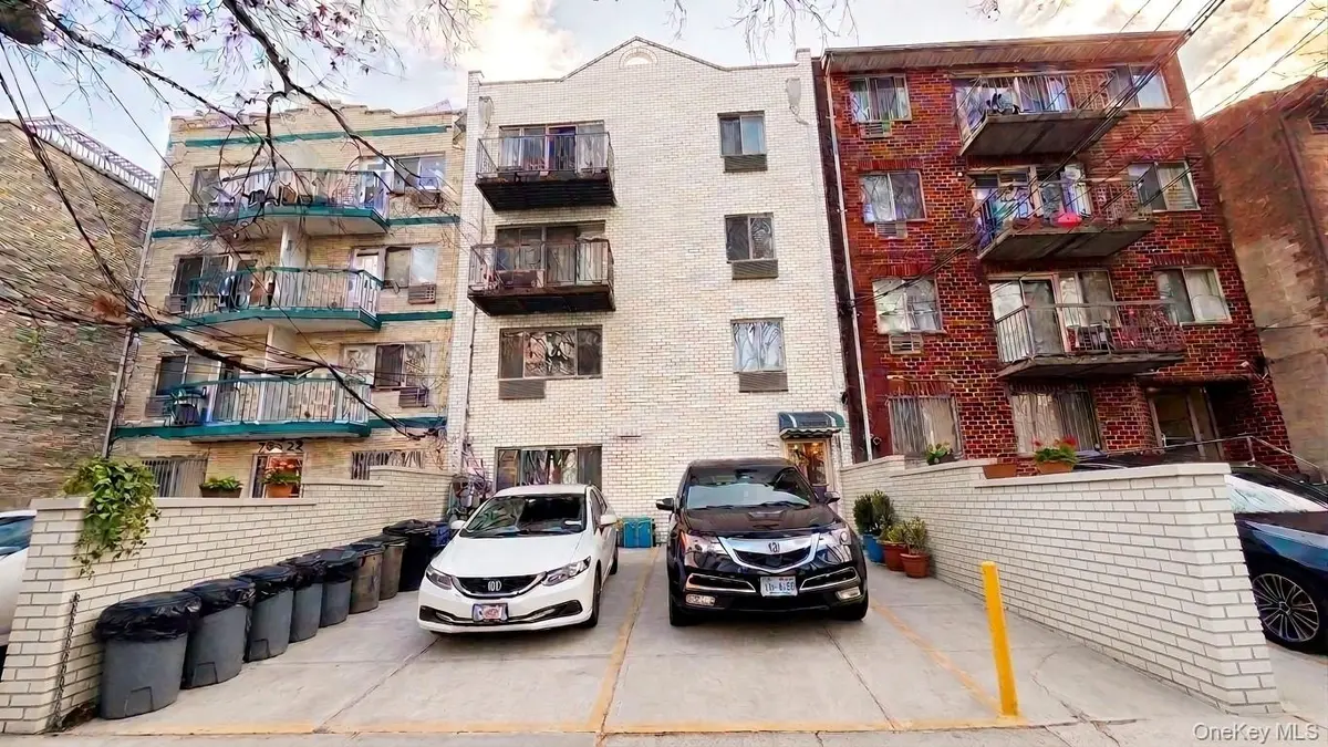 76-18 Grand Central Pkwy, Forest Hills, NY 11375