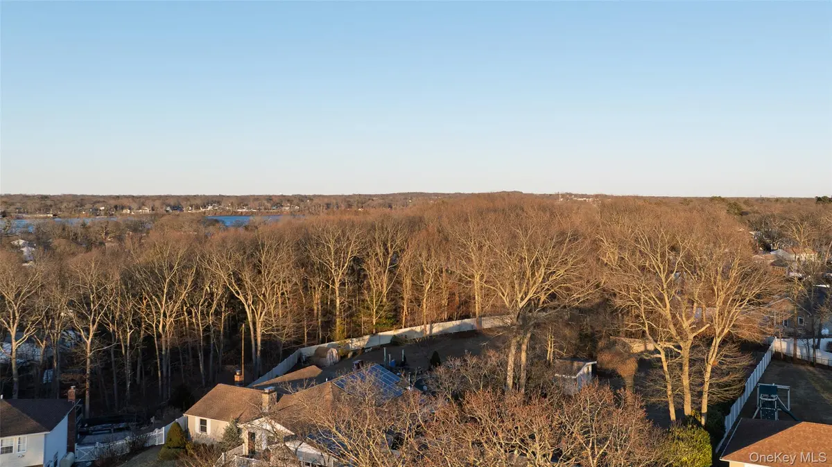 Cherokee ST, Ronkonkoma, NY 11779