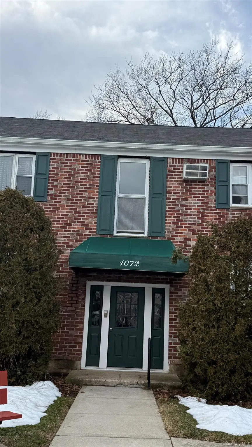 1072 Fenwood DR #4, Valley Stream, NY 11580