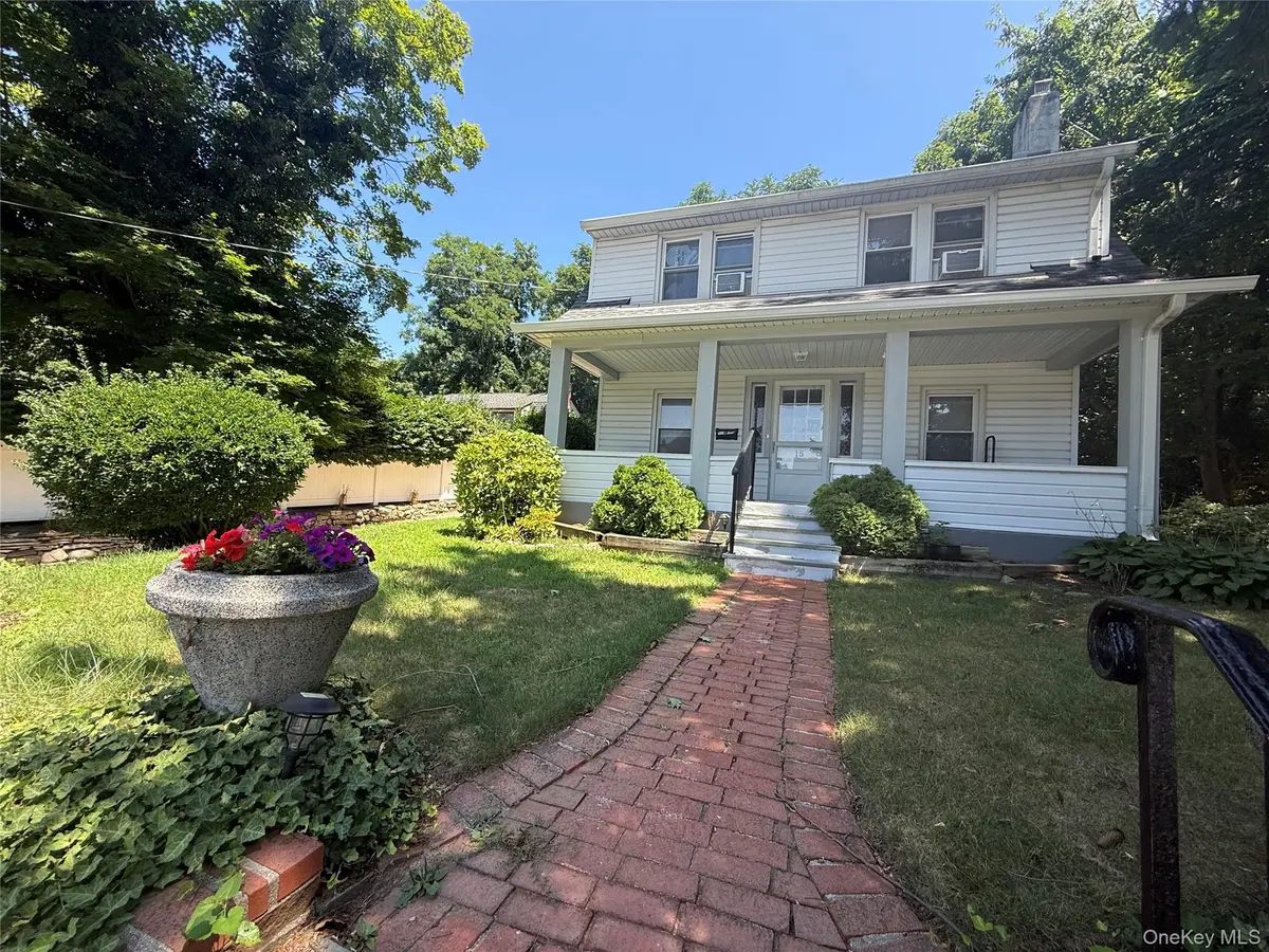 15 Maple Grove ST, Great Neck, NY 11023