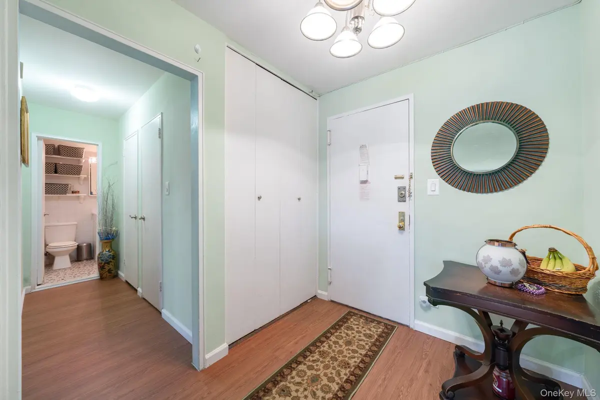 85-15 Main ST #3E, Briarwood, NY 11435