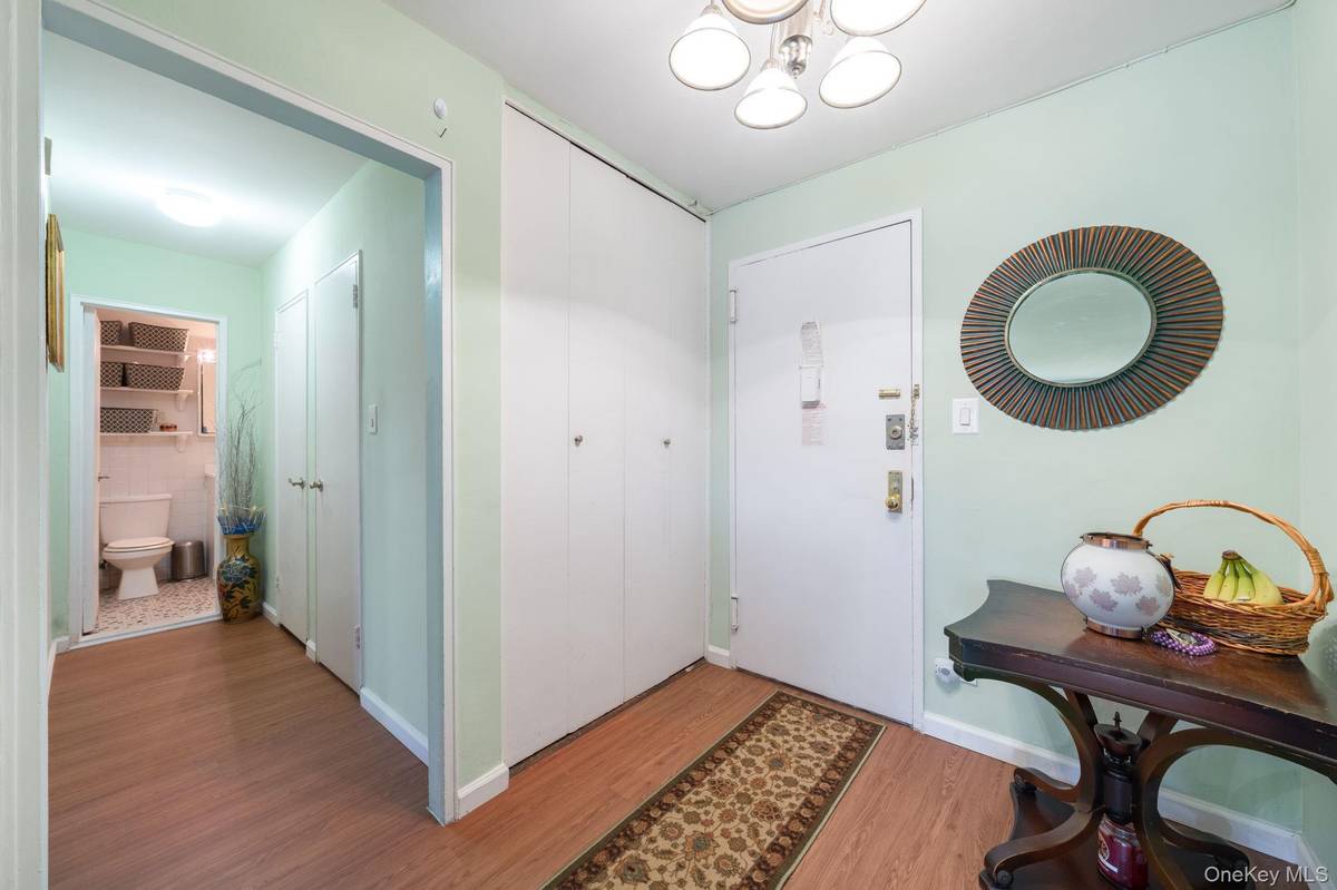 85-15 Main ST #3E, Briarwood, NY 11435