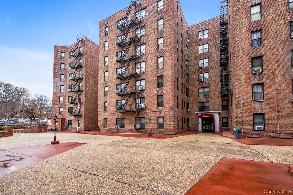 83-75 Woodhaven Boulevard #6U, Woodhaven, NY 11421
