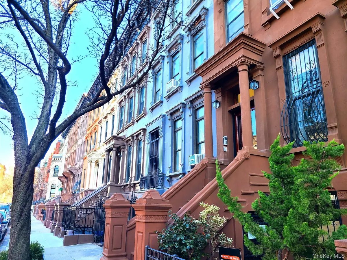 119 W 122nd ST, New York (manhattan), NY 10027